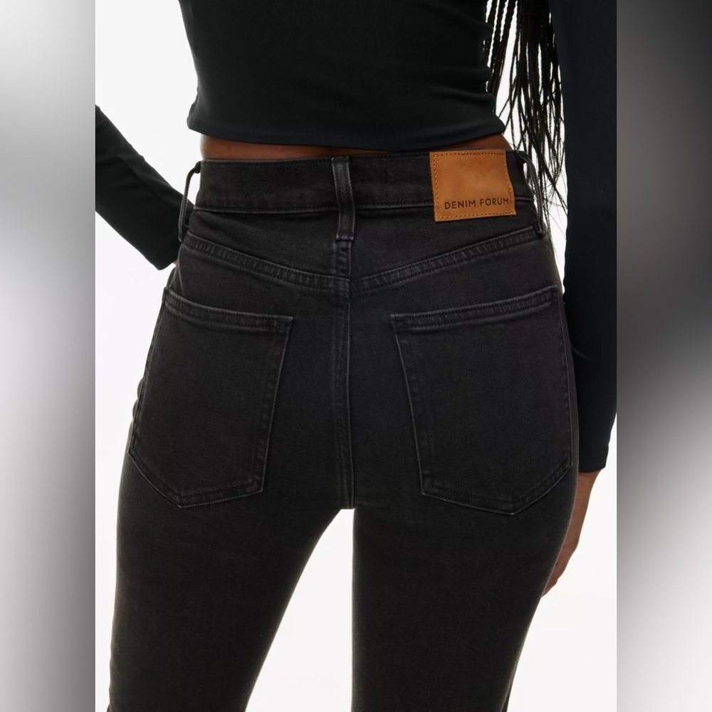 Aritzia Denim Forum Yoko Slim Jean in Black Eyeliner Size 26